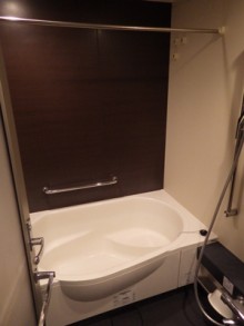 ダークグレーのアクセントでスタイリッシュな浴室に 品川区Y様邸 ダークグレーのアクセントでスタイリッシュな浴室に 品川区Y様邸